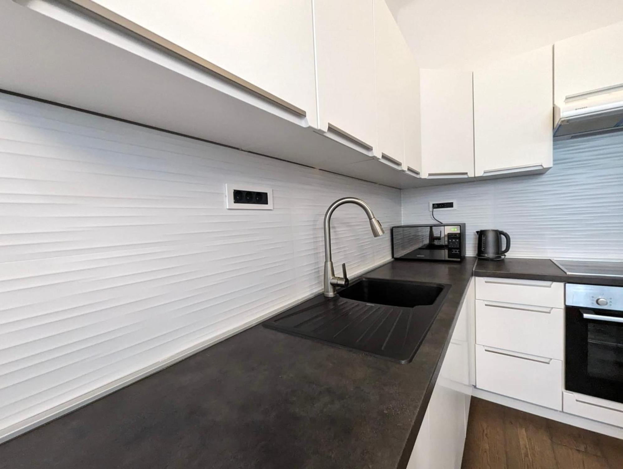 Fantabulous Downtown Abode W King Bed, 65" Tv, Washer And Tumble Dryer Zagreb Extérieur photo