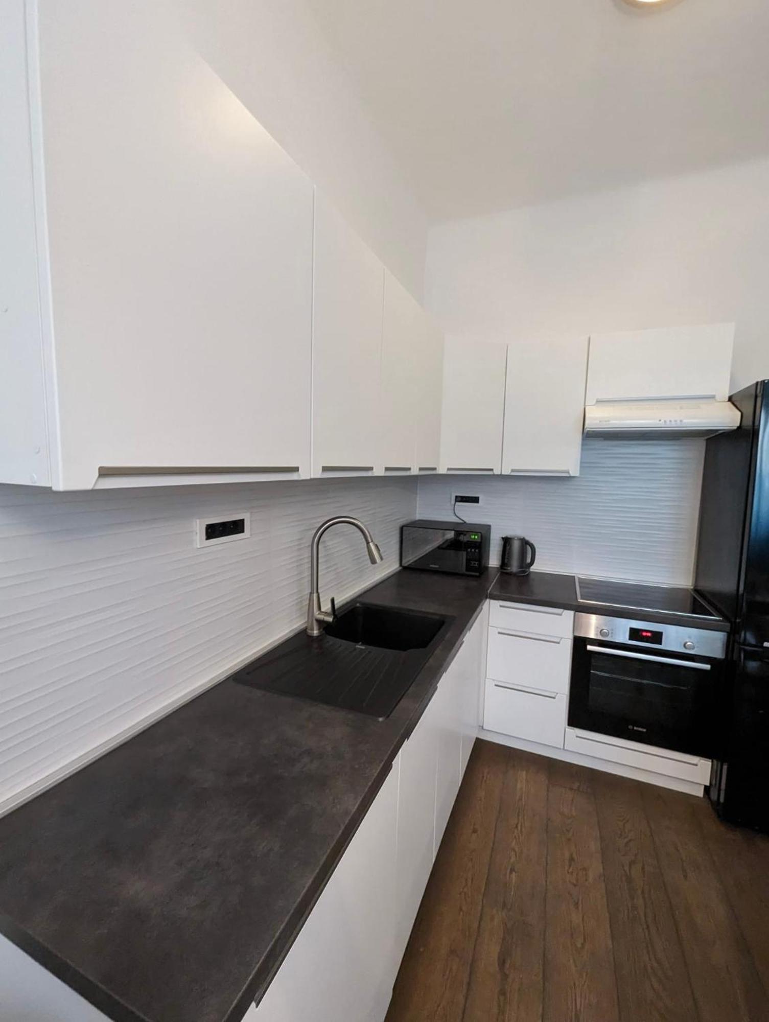 Fantabulous Downtown Abode W King Bed, 65" Tv, Washer And Tumble Dryer Zagreb Extérieur photo